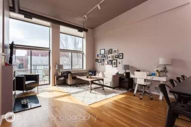 Main picture of 2343 N Greenview Ave