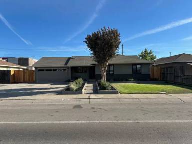 Main picture of 1500 W Elm St