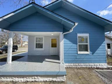 Main picture of 3417 E 9th St
