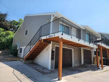 Main picture of 1800 E Gunderson Ln