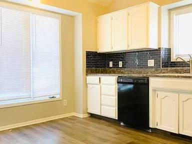 Main picture of 12669 Meredith Ave