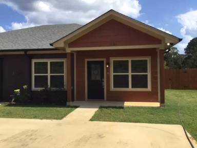 Main picture of 1643 Cal Young Rd