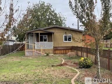 Main picture of 250 Davis St