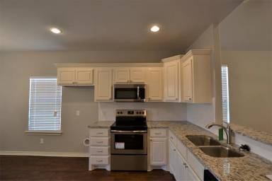 Main picture of 613 E Rosedale St