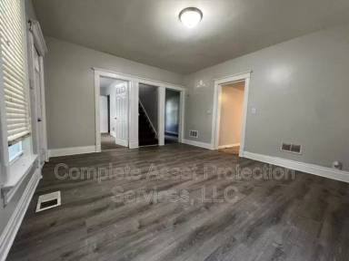 Main picture of 124 N Liberty St