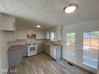 Main picture of 4011 E 36th Ave