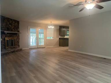 Main picture of 1211 Essex Ln