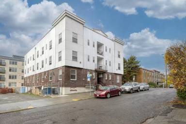 Main picture of 1633 Boylston Ave