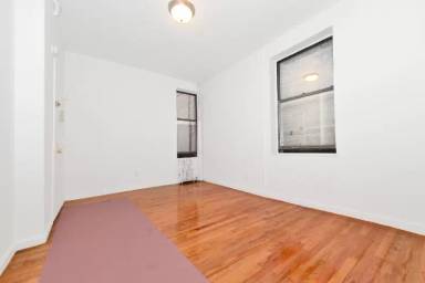 Main picture of 122 Orchard St