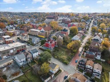 Main picture of 22 Thielman Ave
