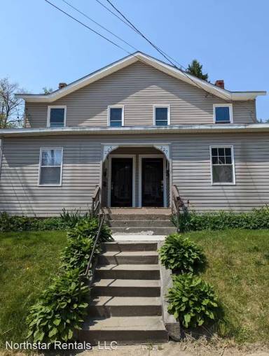 Main picture of 225 1/2 Boileau Pl