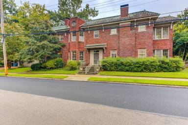 Main picture of 654 Anderson St