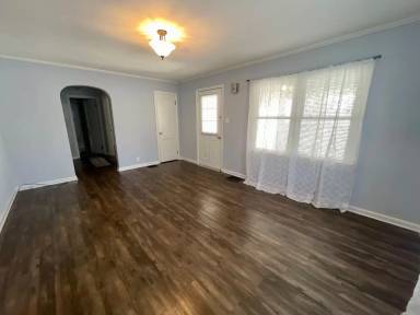 Main picture of 1009 S Center St