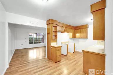 Main picture of 2250 Valencia Ave