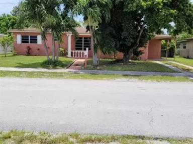 Main picture of 30 NW 189th St