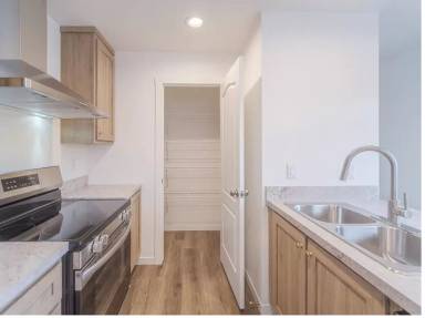 Main picture of 275 N Main St