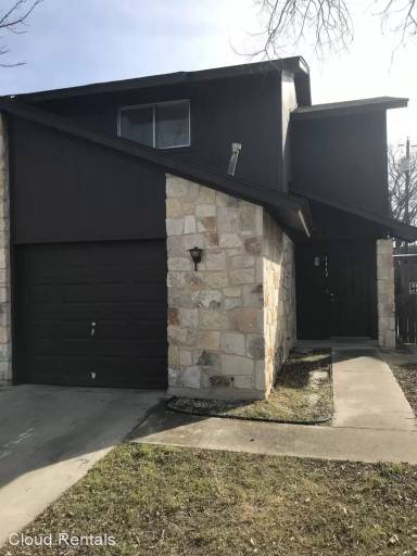 Main picture of 1112 Royal Crest Dr