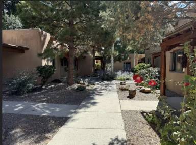 Main picture of 404 Dolan St