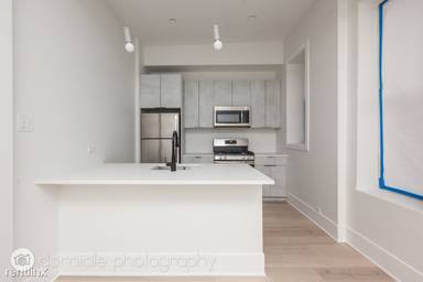 Main picture of 324 S Racine Ave