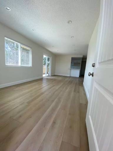 Main picture of 6001 Fullerton Ave