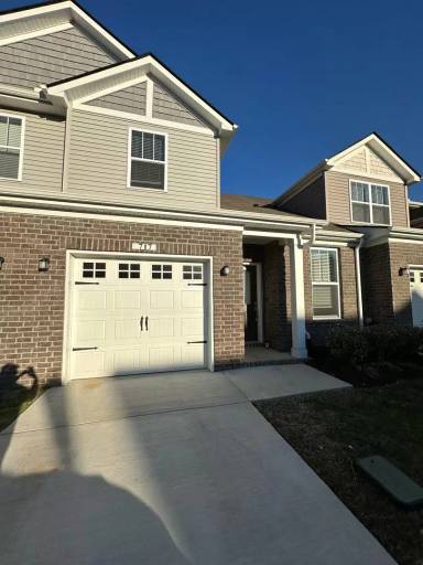 Main picture of 717 Mickelson Way