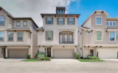 Main picture of 2015 Royal Landing Dr