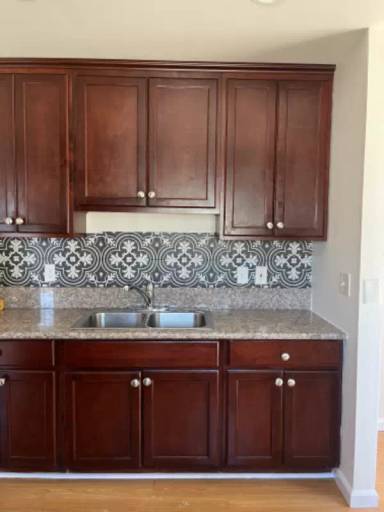 Main picture of 524 W 81st St