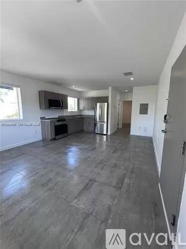Main picture of 165 NW 39th St