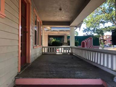 Main picture of 1330 Oak St