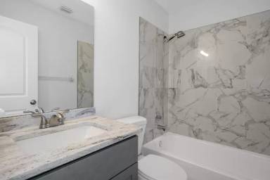 Main picture of 10426 Chalmer St