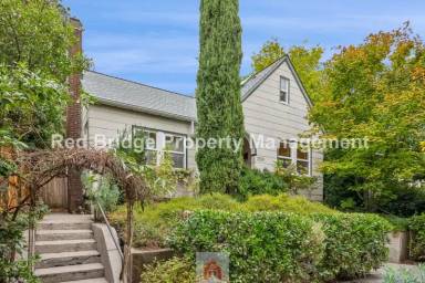 Main picture of 2619 NE Flanders St