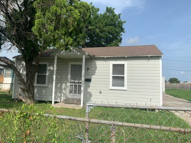 Main picture of 833 Lantana St