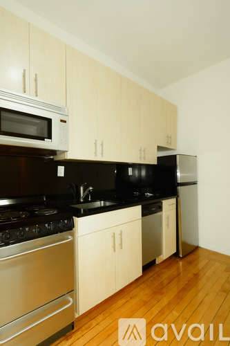Main picture of 176 W 94th St