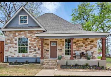 Main picture of 704 E Chaffin St