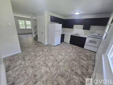 Main picture of 1290 Trumbull Hwy