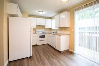 Main picture of 3542 NE Division St