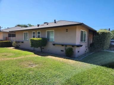 Main picture of 3036 E Princeton Ave