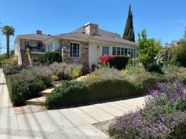 Main picture of 805 1/5 N Poinsettia Pl