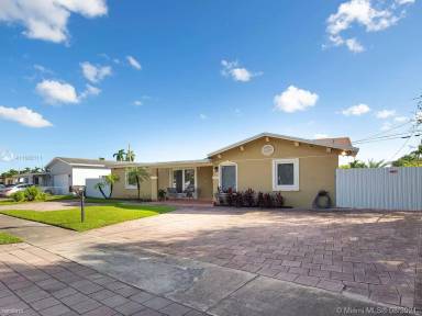 Main picture of 11420 SW 52nd St