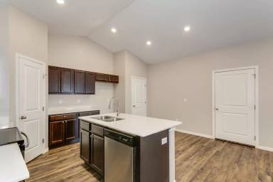 Main picture of 421 S Longbranch Dr