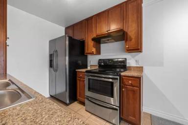 Main picture of 1756 Essex St