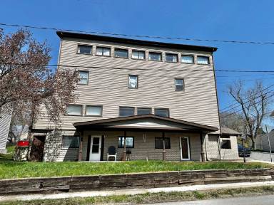 Main picture of 400 Railroad St