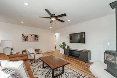 Main picture of 860 8th St