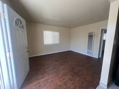 Main picture of 1535 W 80th St