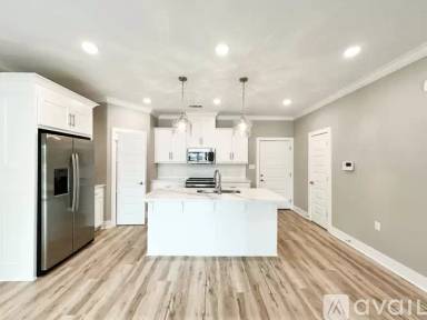 Main picture of 225 Country Club Pkwy