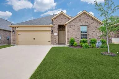 Main picture of 10418 Twisting Springs Dr