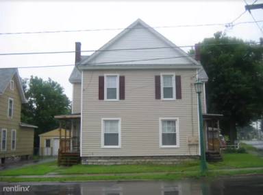 Main picture of 141 E Main St