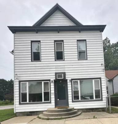 Main picture of 3581 S Kinnickinnic Ave