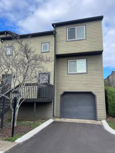 Main picture of 213 Summit Ridge Dr