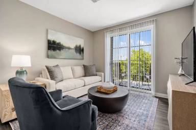 Main picture of 401 W Rich St